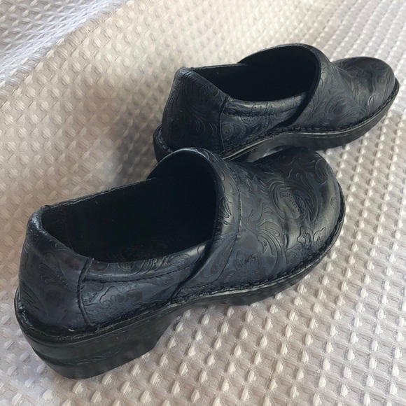 b.ø.c. Peggy Slip-On Embossed Clog - Picture 2 of 12